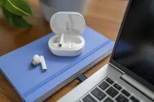 Audifonos Hp Poly 7y8g5aa Free 60 Uc Auriculares Inalambricos Con Anc Bluetooth Adaptador Usb-a Bt700estuche De Carga Con Pantalla Tactil Duracion De Bateria Hasta 16 Hrs Con Carga Rpida Color Bl