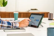 Control Tactil Hp Poly 875k5aa Tc10 / Pantalla De 10.1 Pulgadas Led Touch Para Videoconferencia Certificacion Para Zoom Color Negro