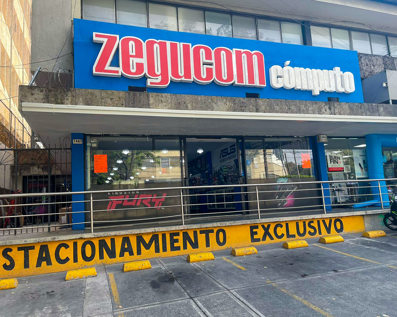 Fachada de la sucursal zegucom guadalajara